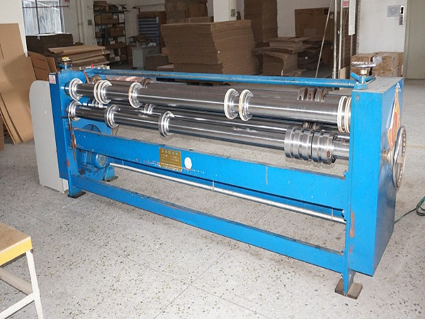 銘(ming)燊紙箱(xiang)廠3米分(fen)紙機